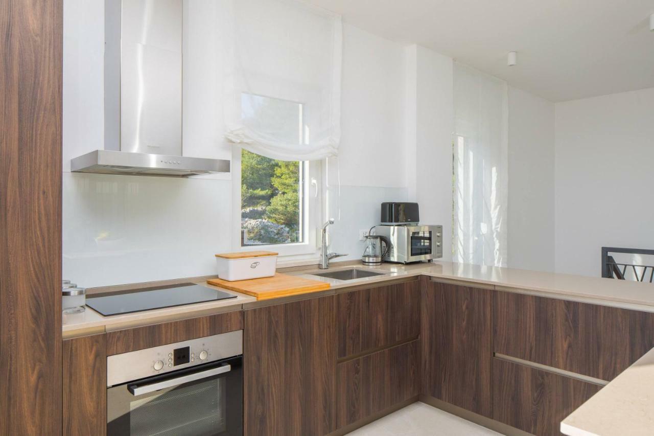 Luxury Villa Lucice View Milna  Bagian luar foto