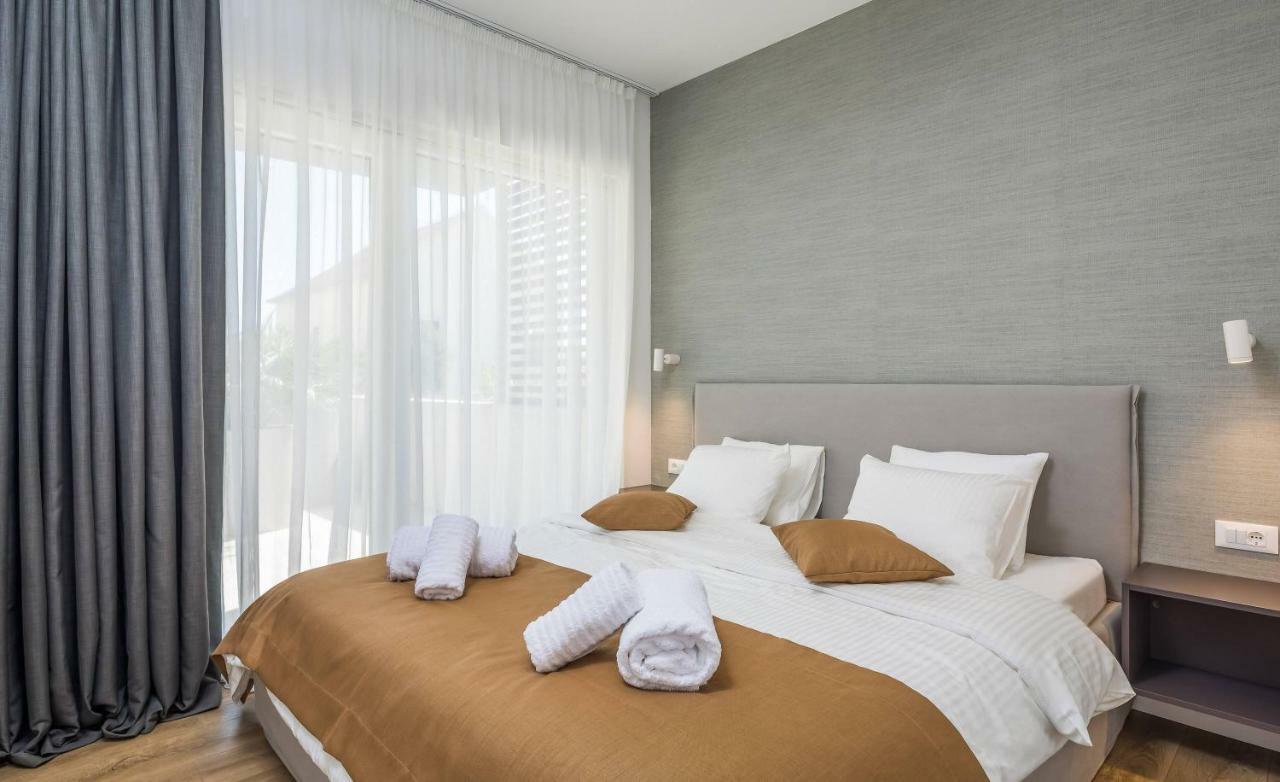 Luxury Villa Lucice View Milna  Bagian luar foto